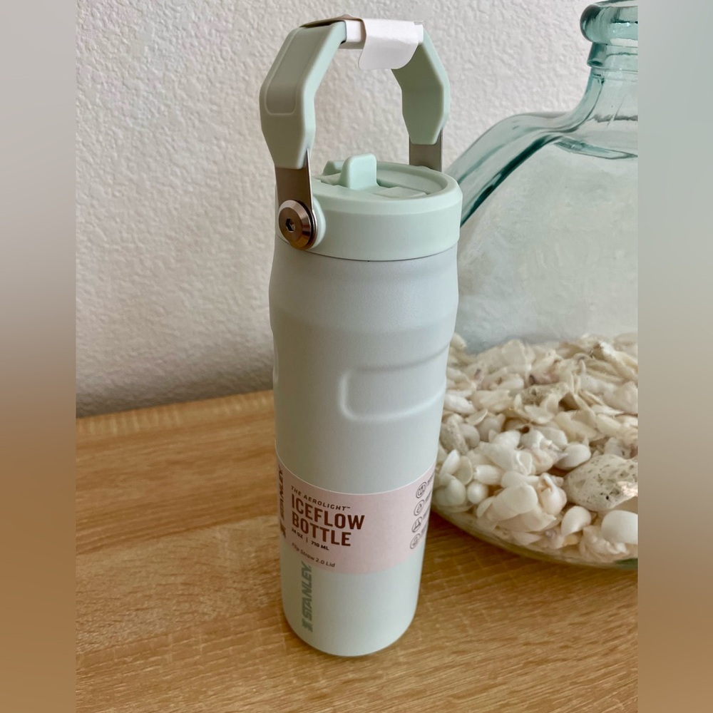 Stanley IceFlow Bottle in Mint. Flip Straw 24oz